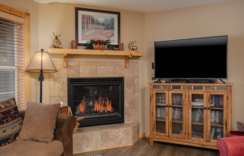 Dog Friendly-5 min walk to downtown #3169