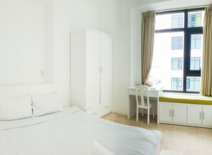 Luxury-Apartment, 2 Schlafzimmer, Meerblick | 2 Schlafzimmer, hochwertige Bettwaren, laptopgeeigneter Arbeitsplatz