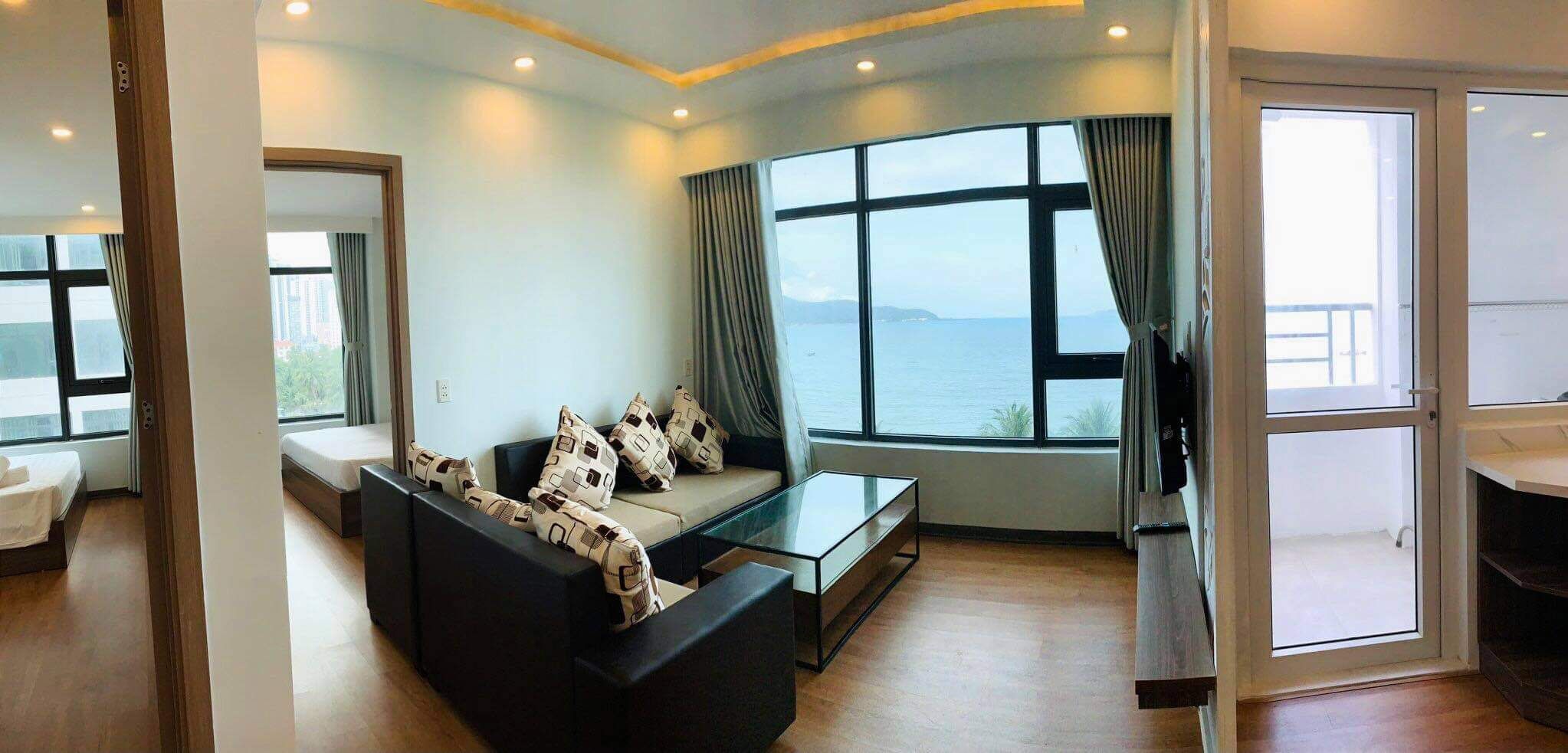 Apartamento superluxo, 2 quartos, vista para o mar | Área de estar | TV LCD 40 polegadas com canais a cabo, TV