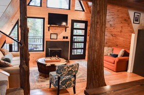 Een smart-tv en een open haard