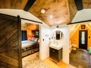 2 soverom, strykejern/-brett, wi-fi (inkludert) og sengetøy