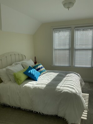 3 slaapkamers, een strijkplank/strijkijzer, reisbedje, wifi