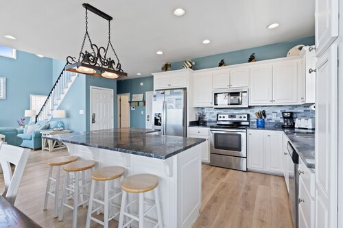 Pirate`s Booty at Ocean Isle Beach, Ocean front home with heated private pool, recent renos