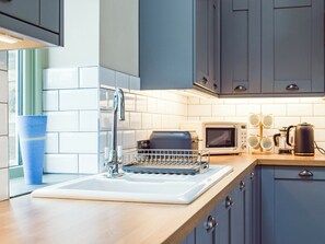 Dishwasher, freezer - 2 bedroom accommodation in Hayscastle, near Newgale (Hayscastle, near Newgale)