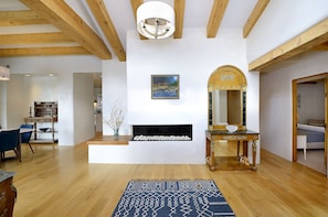 Interior - 3 Bedroom, 3 Bath Home plus 1 Bedroom, 1 Bath Casita -12 min. to Santa Fe center (Santa Fe)