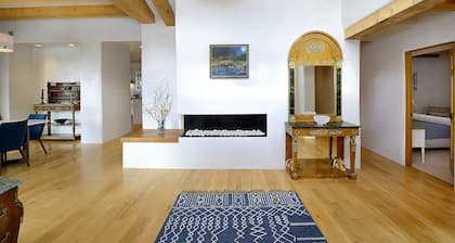 3 Bedroom, 3 Bath Home plus 1 Bedroom, 1 Bath Casita -12 min. to Santa Fe center