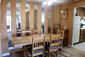 Dining - Quaint 5th Floor Condo - Pool and Hot Tub Access! (Sugar Mountain)