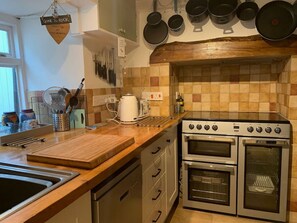 Luxury House | Private kitchen | Full-sized fridge, microwave, oven, stovetop - Lavender Cottage 3 bedroom Sleeps 5 (Camelford)