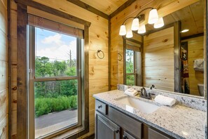 Interior - Free Attractions! 180° Views, 10per swimspa, Gas Firepit, Arcade room. (Gatlinburg)