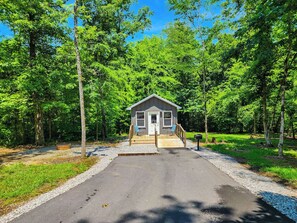 Exterior - Adorable Pet Friendly Tiny House - Lake Guntersville-ADA (Guntersville)