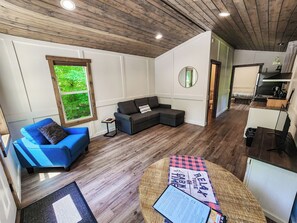 TV - Adorable Pet Friendly Tiny House - Lake Guntersville-ADA (Guntersville)