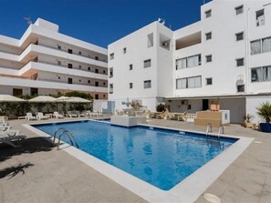 Hồ bơi ngoài trời 