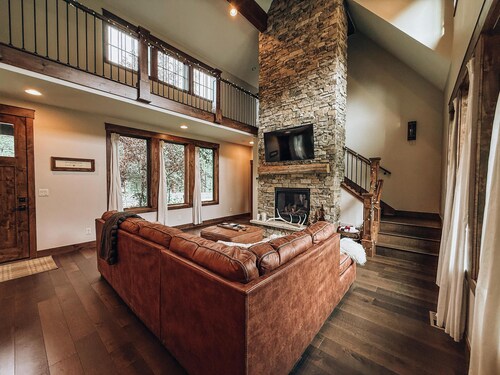 Arrowhead West -Luxury 3BR w/A/C Mountain Retreat