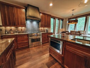 Fridge, microwave, oven, stovetop - Arrowhead West -Luxury 3BR w/A/C Mountain Retreat (Estes Park)