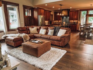 Smart TV, caminetto, lettore DVD