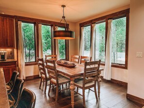 Dining - Arrowhead West -Luxury 3BR w/A/C Mountain Retreat (Estes Park)