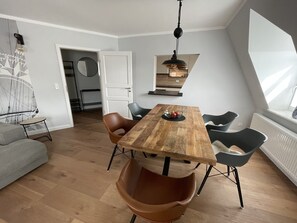 Dining - Buddelschiff -zauberhaftes Apartment mit Blick auf Stadtkanal (Wismar)