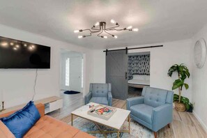 3 habitaciones, tabla de planchar con plancha, wifi y ropa de cama