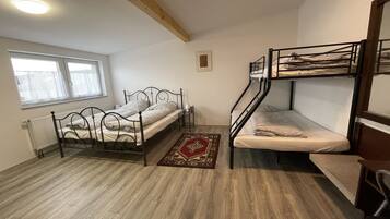 3 bedrooms, free WiFi, bed sheets