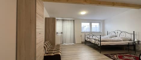 3 bedrooms, free WiFi, bed sheets