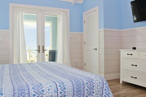 4 bedrooms, iron/ironing board, WiFi