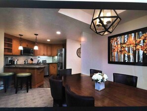 Dining - Gorgeous Marriott Villas-2bd (sleeps 8)+3 full bath SPACIOUS VILLA!! (South Lake Tahoe)