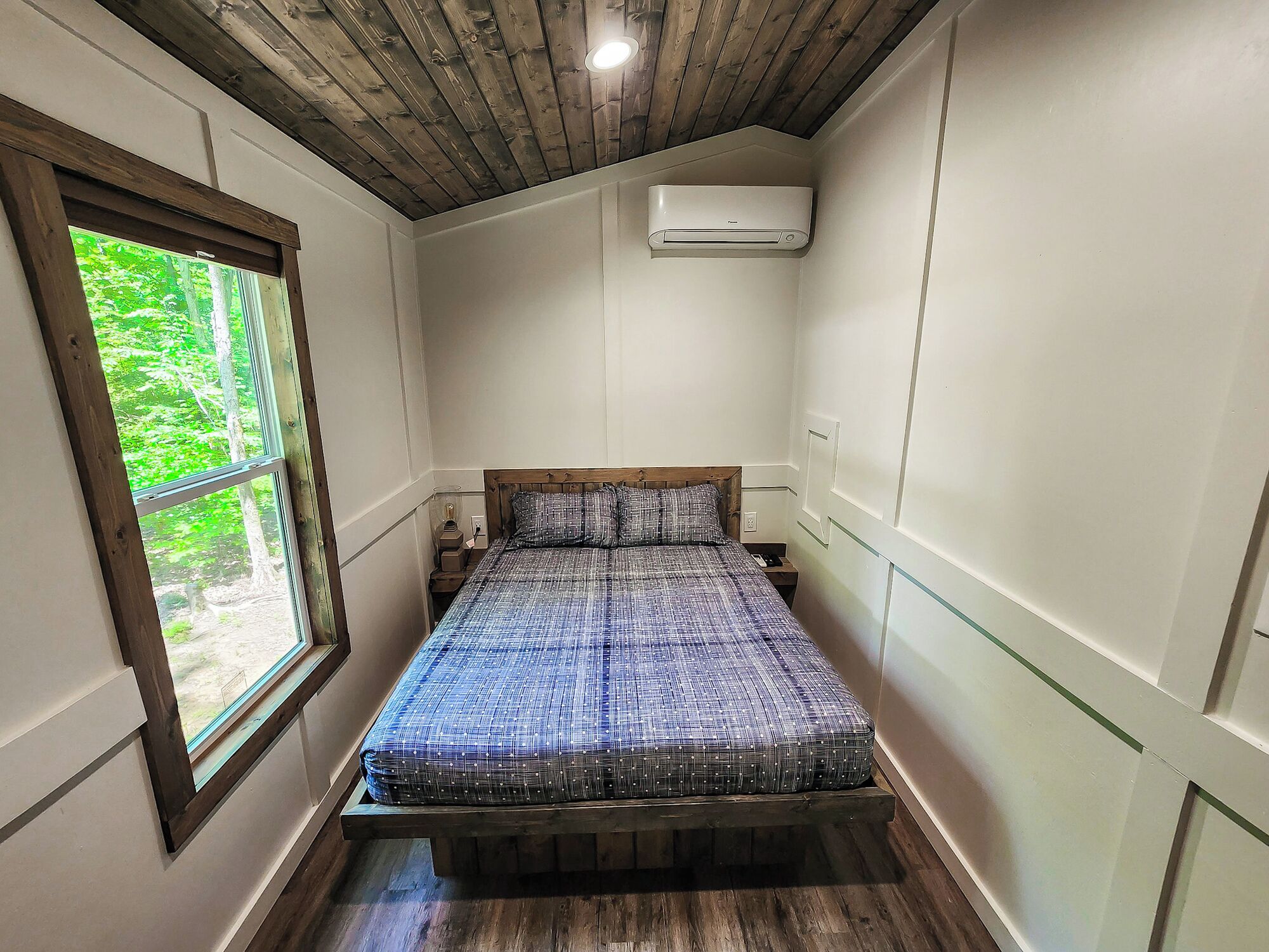 2 bedrooms, bed sheets