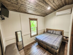 2 bedrooms, bed sheets - Family Retreat Tiny House - 670+ acres private property on Lake Guntersville! (Guntersville)
