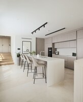 Refrigerador con freezer, horno, placa de cocina, lavavajillas