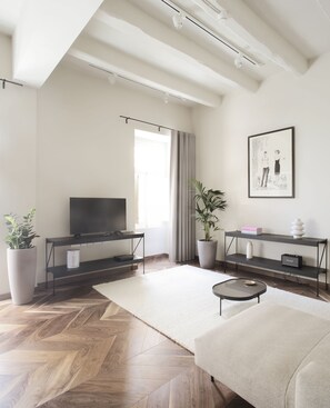 Căn hộ, 1 phòng ngủ (Adults Only) | Phòng khách | TV 