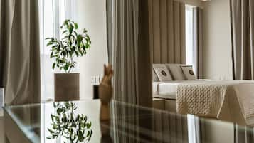 Premium bedding, in-room safe, individually decorated