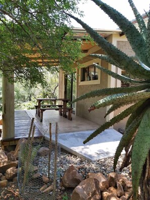 Outdoor dining - Kruger Shiringa holiday Home, with three unique en-suite separate chalet. (Marloth Park)