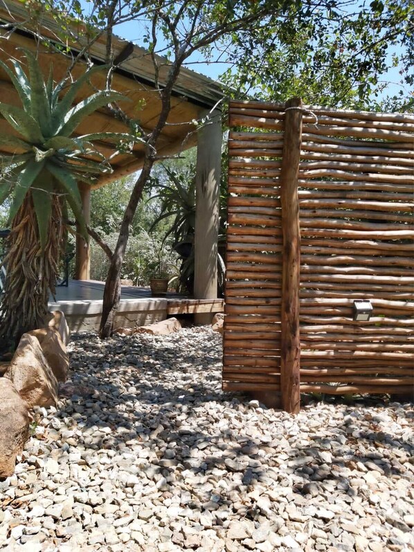 Property grounds - Kruger Shiringa holiday Home, with three unique en-suite separate chalet. (Marloth Park)