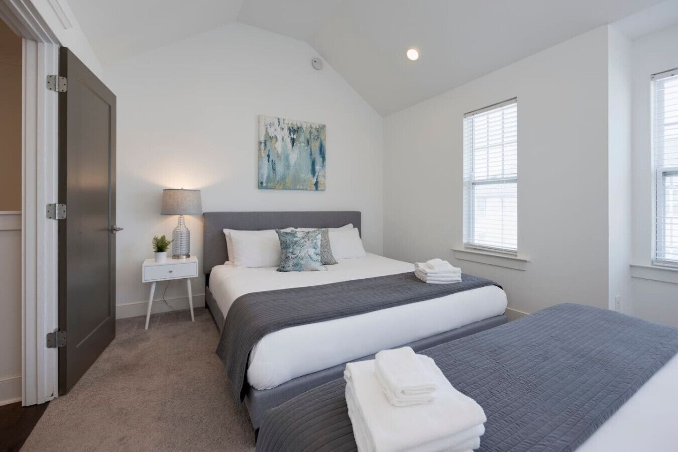 3 slaapkamers, een bureau, een strijkplank/strijkijzer, wifi