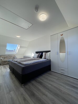 3 habitaciones, escritorio, cuna de viaje y wifi gratis 