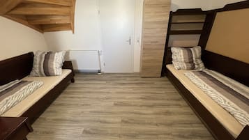 3 bedrooms, desk, travel crib, free WiFi