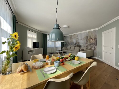 90 qm Familienwohnung mit kl. Balkon1.OG m.Ausblick auf St.Nikolai Kirchenschiff