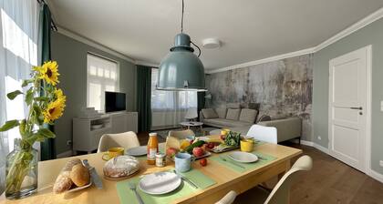 Tolle Familienwohnung mit Ausblick auf Stadtkanal und St.nikolai Kirchenschiff