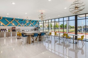 Free daily continental breakfast  - Clarion Pointe Port Arthur-Beaumont South (Port Arthur)