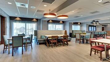 Petit déjeuner buffet compris tous les jours