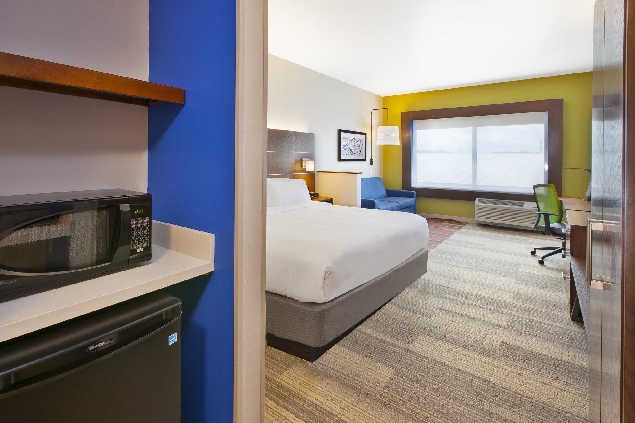 Desk, laptop workspace, WiFi, bed sheets