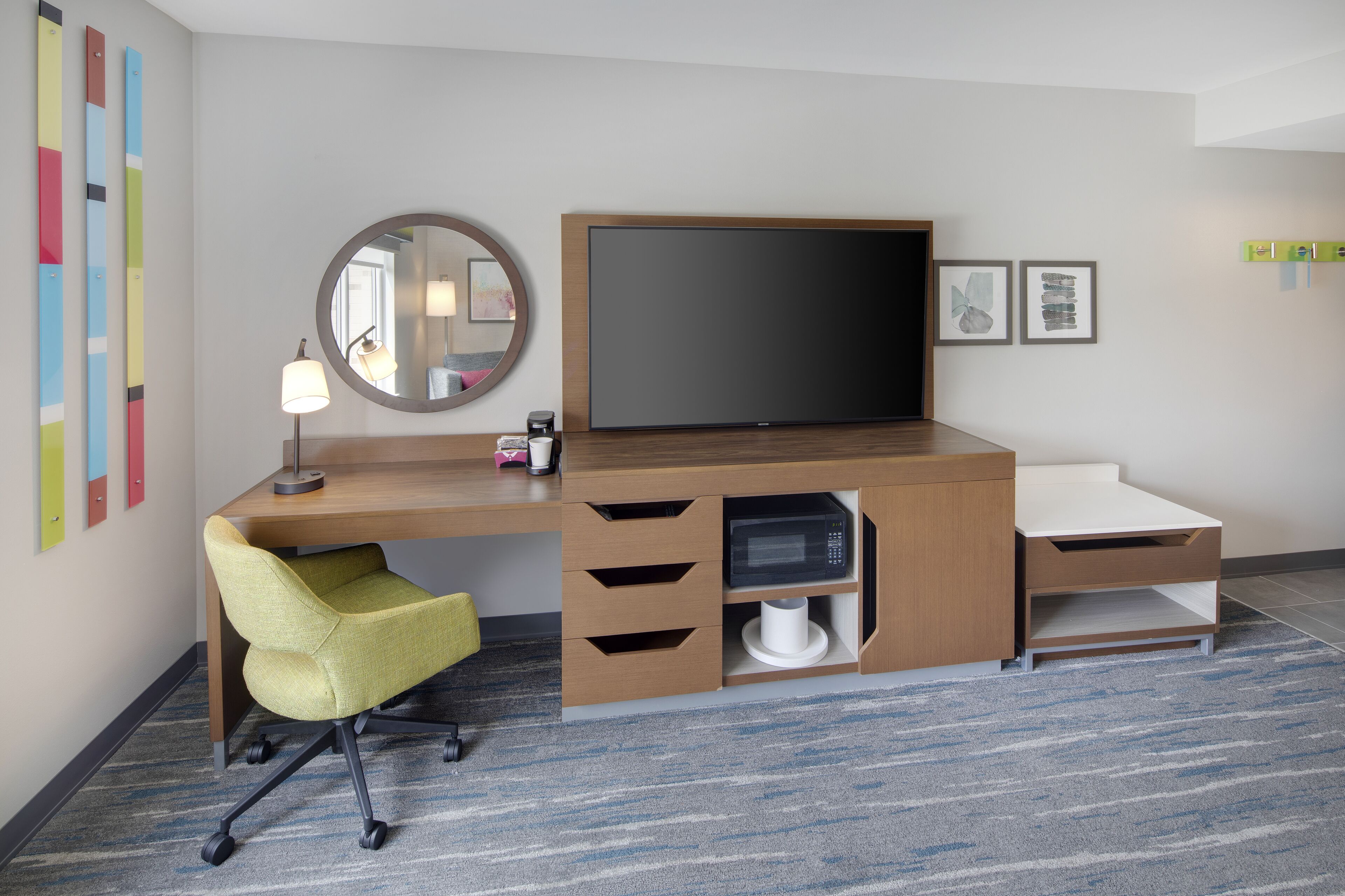 desk, laptop workspace, wifi, bed sheets