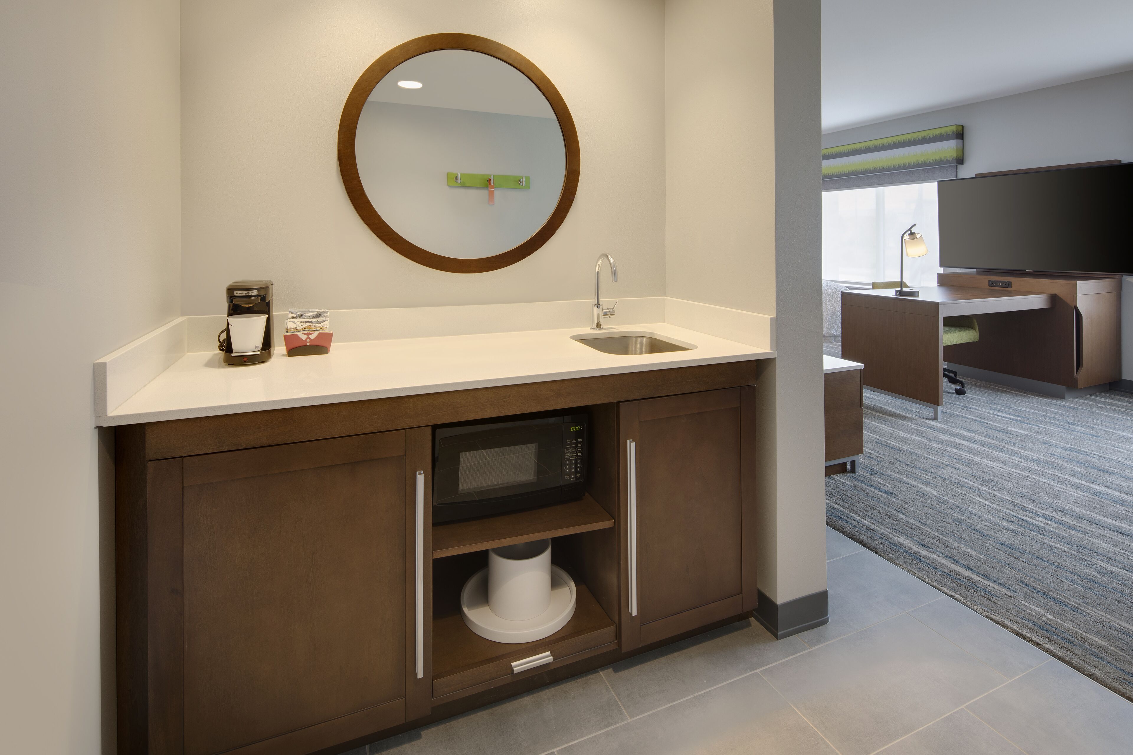 desk, laptop workspace, wifi, bed sheets