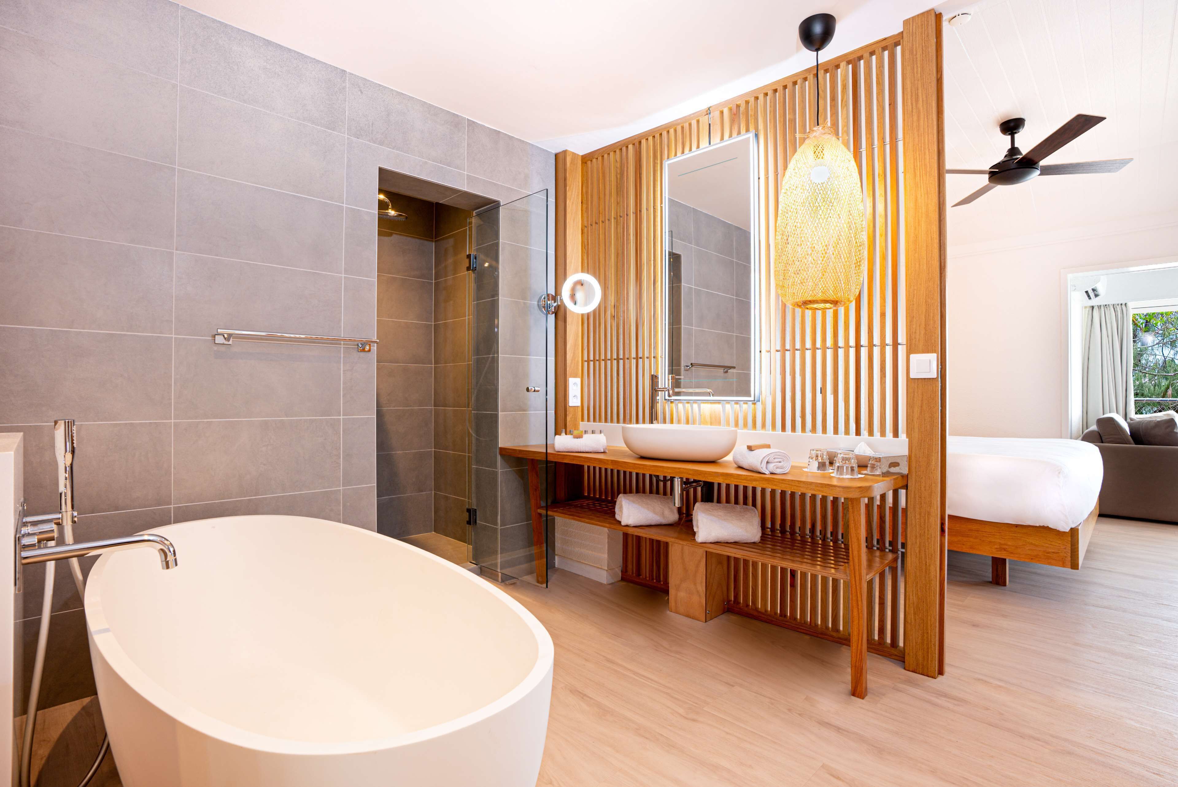 deluxe bungalow, 1 king bed | in-room safe, desk, iron/ironing board, free cots/infant beds