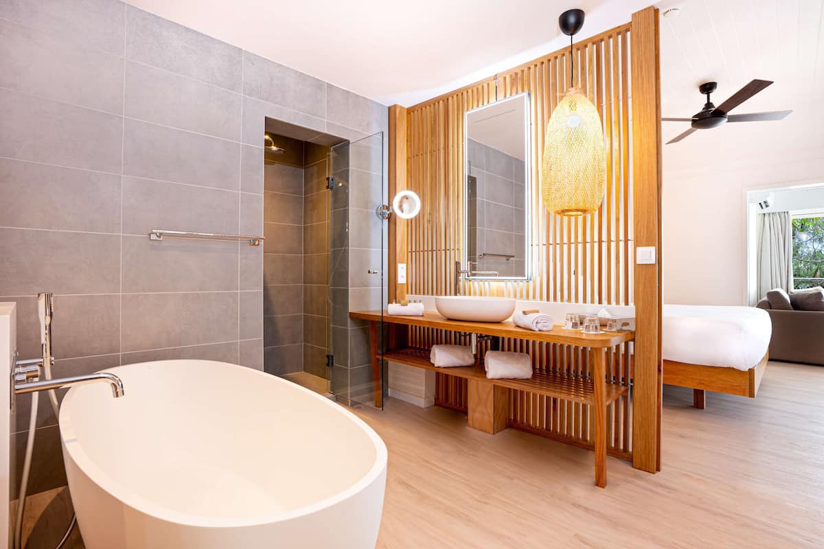 deluxe bungalow, 1 king bed | in-room safe, desk, iron/ironing board, free cots/infant beds