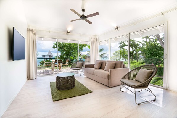 Villa - 1 sovrum - vid stranden | Värdeförvaringsskåp på rummet, skrivbord och strykjärn/strykbräda