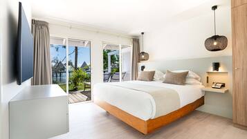 Villa, 2 slaapkamers | Een kluis op de kamer, een bureau, een strijkplank/strijkijzer