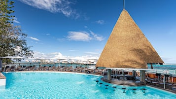 Outdoor pool, open 9:00 AM to 7:00 PM, pool loungers