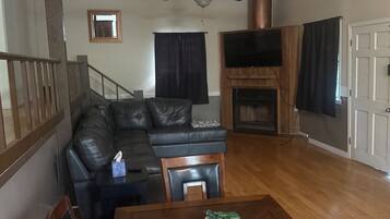 Smart TV, fireplace, DVD player, books