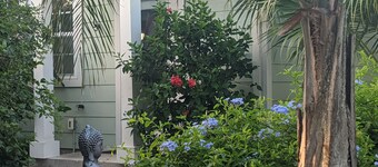 Lantana Guest House in Old Town Port A - 3 blocks to the beach, food, and music!